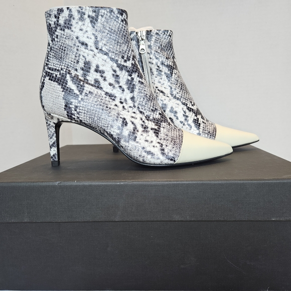 rag & bone Shoes - Rag Bone New York‎ Snake Print Pointed Toe Ankle Boots Cream Cap Heel Zip